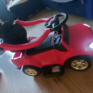 Carrito eléctrico infantil rojo con cargador