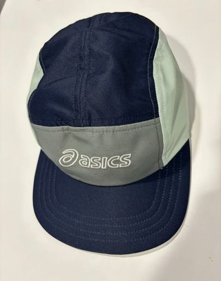 Gorra Asics azul y gris