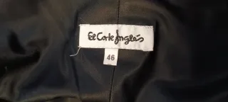 Vestido negro de tirantes con flores rojas y rosas