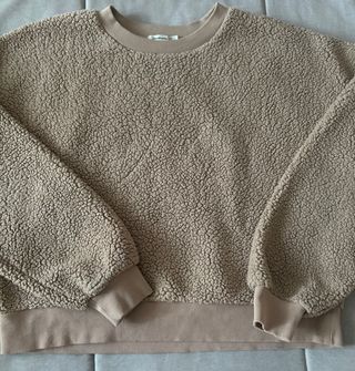 Jersey Stradivarius Beige peludo.