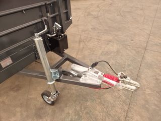 Remolque basculante para coche con freno inercia