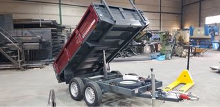 Remolque basculante para coche con freno inercia