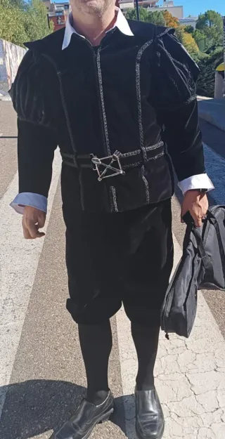 Traje de Tuno recién hecho por modista