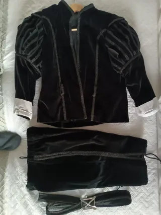 Traje de Tuno recién hecho por modista