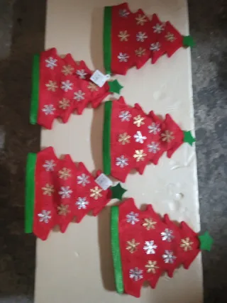 5 gorros pinos navideños, nuevos con etiqueta.