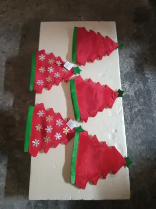 5 gorros pinos navideños, nuevos con etiqueta.