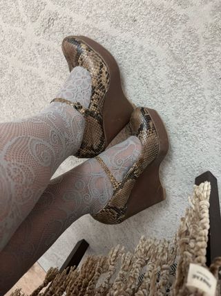 Zapatos de cuña piel pitón