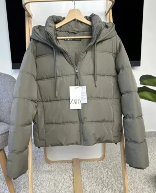 Abrigo wáter repellent windproof Zara.