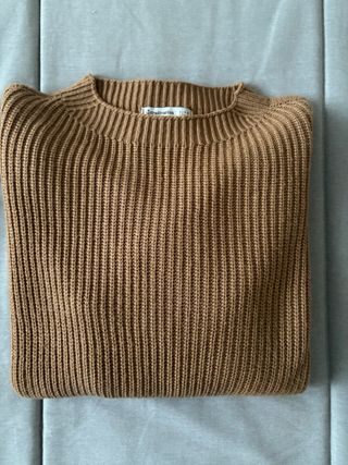 Jersey color camel de punto Stradivarius