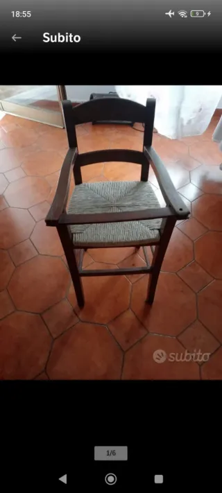 Seggiolone in legno con seduta in paglia