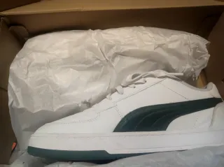 Tenis Puma Blancos con Detalle Verde