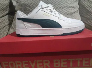 Tenis Puma Blancos con Detalle Verde