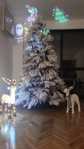 Árbol de Navidad blanco nevado