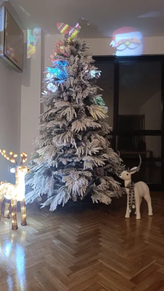Árbol de Navidad blanco nevado