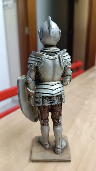 Figura Caballero Resina 15cm