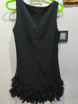 Vestido fiesta encaje y plumas negro