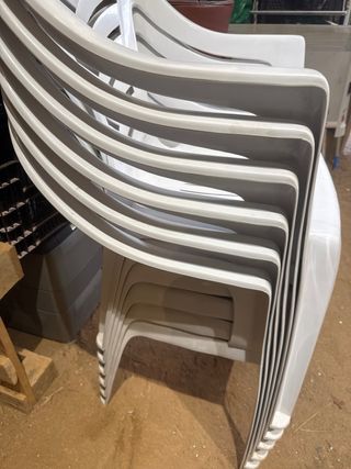 Sillas de jardín apilables blancas