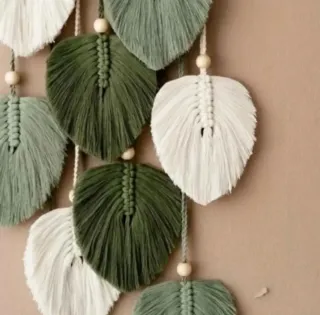 Tapiz macramé hojas madera