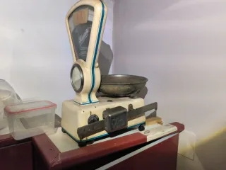 Balanza antigua de hierro