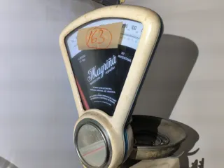 Balanza antigua de hierro