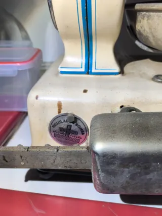 Balanza antigua de hierro