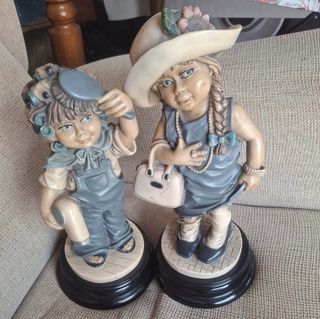 Muñecas de barro pintadas