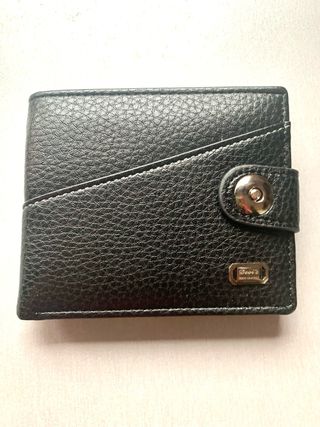 Cartera negra de piel