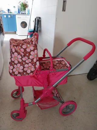 Carrito de muñecas rosa con flores