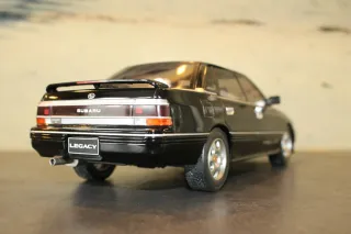 Subaru Legacy RS 1:18 ixo