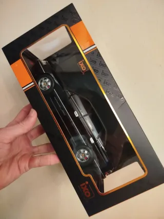 Subaru Legacy RS 1:18 ixo nuevo en caja