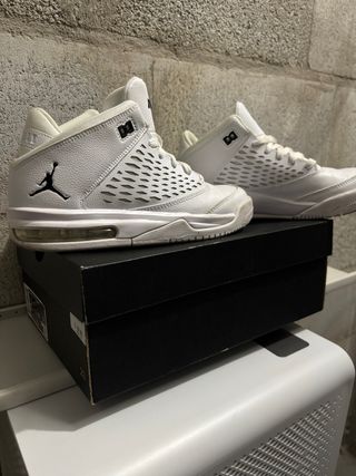 Tenis Jordan Blancos