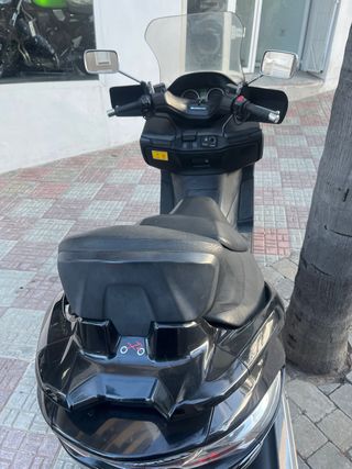 Suzuki Burgman 400 Negra