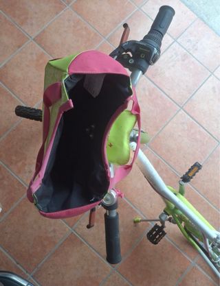 Bicicleta infantil rosa y verde