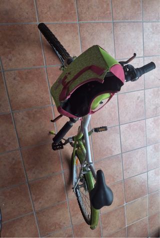 Bicicleta infantil rosa y verde
