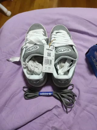 Zapatillas de haCOo grises y blancas  38. Nuevas