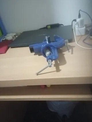 Tornillo de banco azul