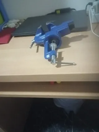 Tornillo de banco azul