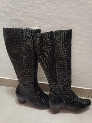 Botas altas acharoladas Pitillos