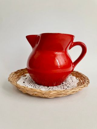 Caraffa vintage in ceramica rossa