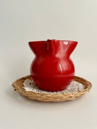 Caraffa vintage in ceramica rossa