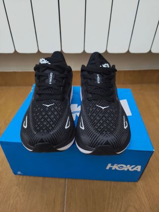 Hoka Clifton 9 Negras y blancas T39