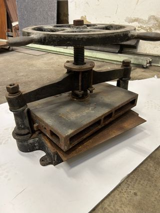 Antigua Prensa de Encuadernación Francesa "Paris"