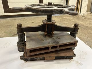 Antigua Prensa de Encuadernación Francesa "Paris"