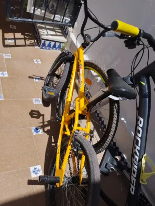 Bicicleta BMX Amarilla