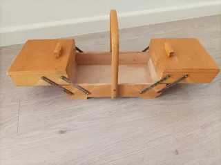 Borsellino o gioielli vintage in legno