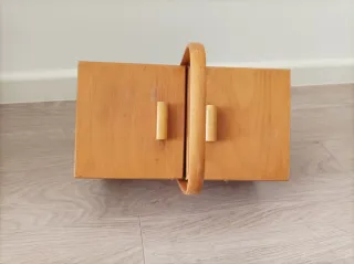 Borsellino o gioielli vintage in legno