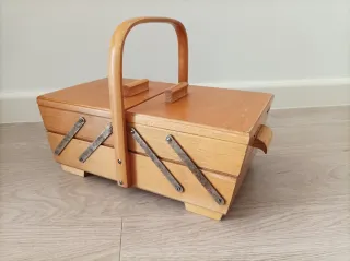 Borsellino o gioielli vintage in legno