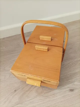 Borsellino o gioielli vintage in legno