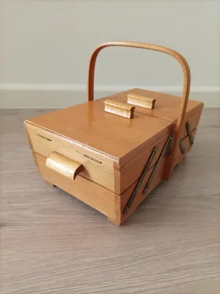 Borsellino o gioielli vintage in legno