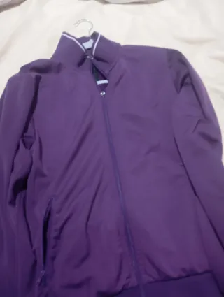 Chaqueta tipo chándal morada